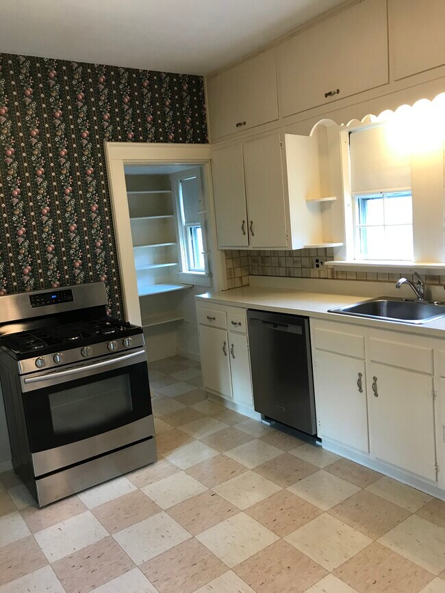 Photo - 8 Meridian St