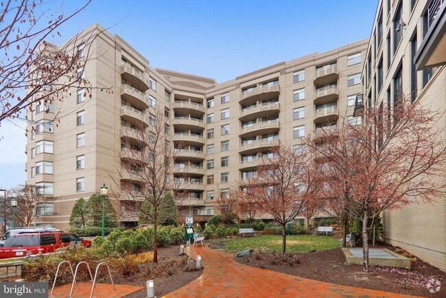 Building Photo - 7111 Woodmont Ave Unit 401 Rental
