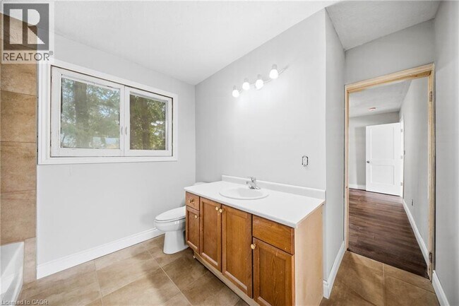 Photo - 75 Robinson Rd