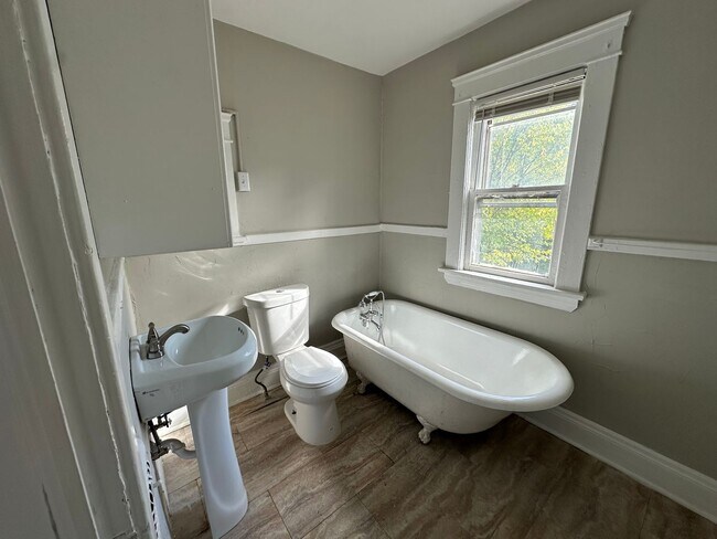 Photo - 10004 Mt Auburn Ave Unit Up