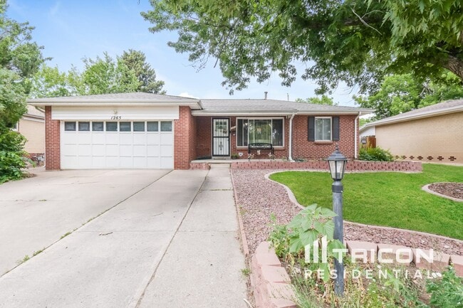 Building Photo - 1265 S Fenton St Rental