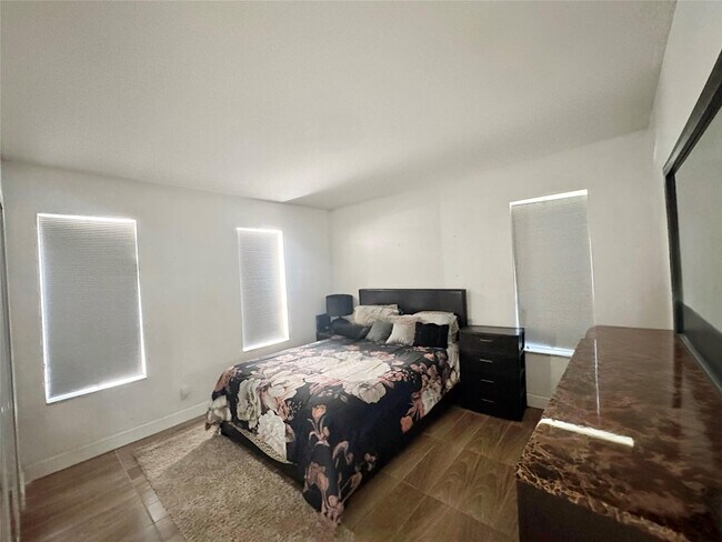 Photo - 704 NW 3rd Ave