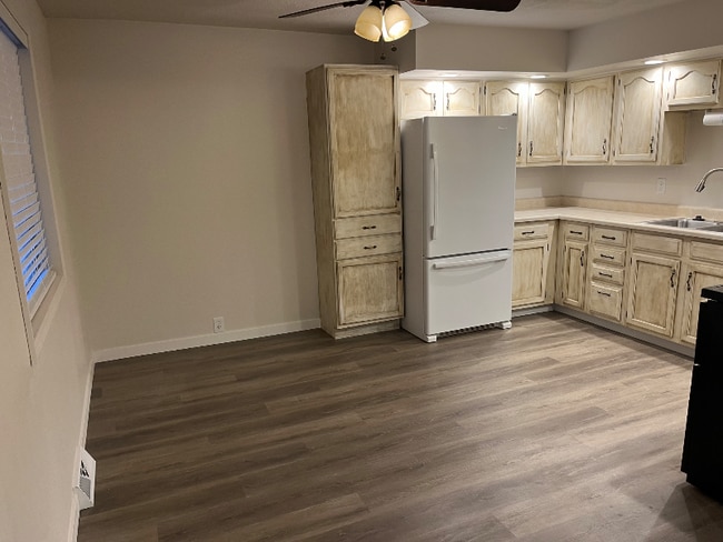 Photo - 832 Hamilton St