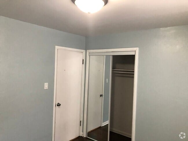 Building Photo - 741 Hovey St Rental