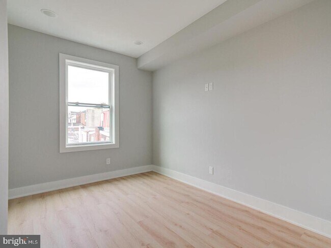 Building Photo - 2421 Frankford Ave Unit 2