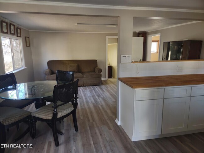 Photo - 757 W Outer Dr