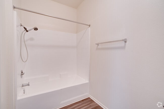 2BR, 1BA - 835SF