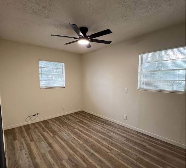 Photo - 7029 Glenview Dr