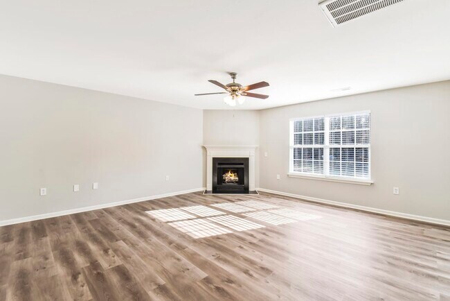 Photo - 606 River Hills Ct