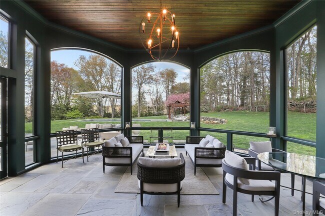 Photo - 10 Upland Rd N