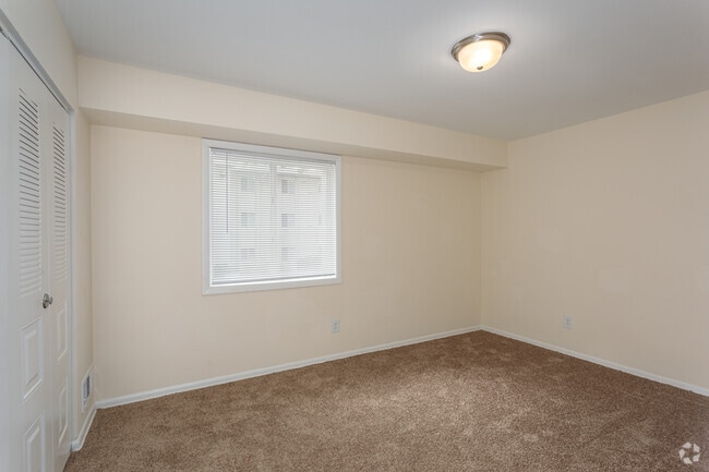 4BR, 1.5BA - 811SF