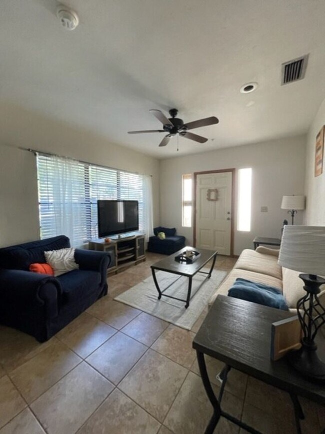 Photo - C0517 Woodbury Row Unidad 10