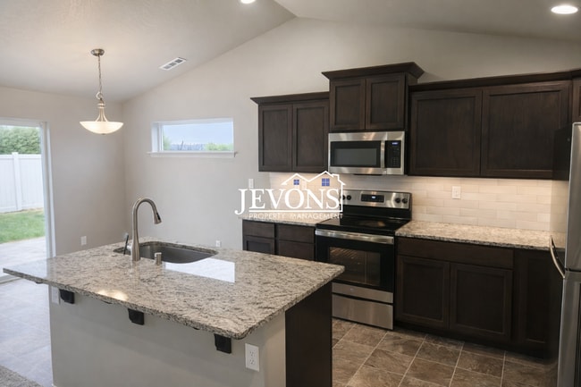 Photo - Coming Soon! Great Home with Granite Kitchen & 2-Car Garage in Yakima??????