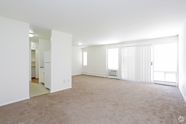 New Suburban Apartments - Dekalb, IL | ForRent.com