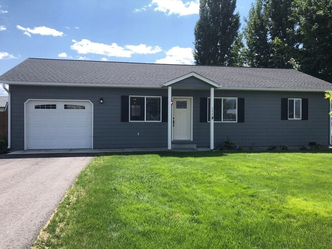 Building Photo - Charming & Updated 2 Bed, 1 Bath Home – Be...