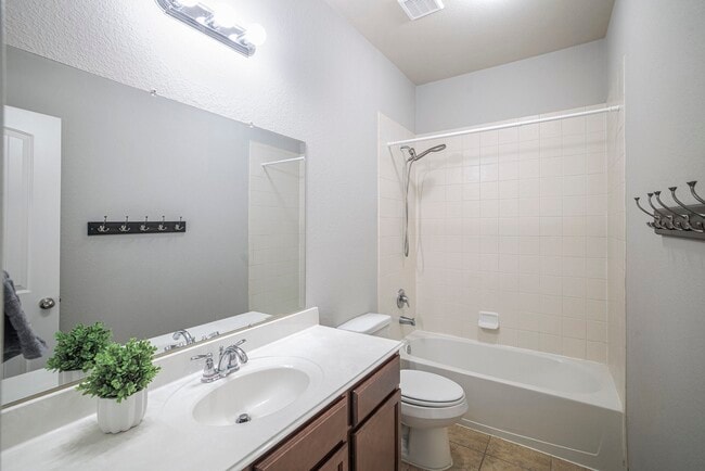 Building Photo - 210 Black Swan Pl