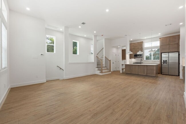 Photo - 2121 Hoskins Dr