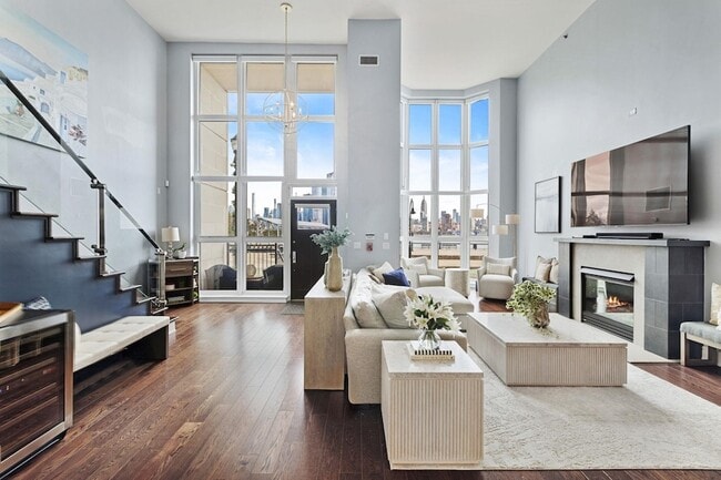 Photo - 1125 Maxwell Ln