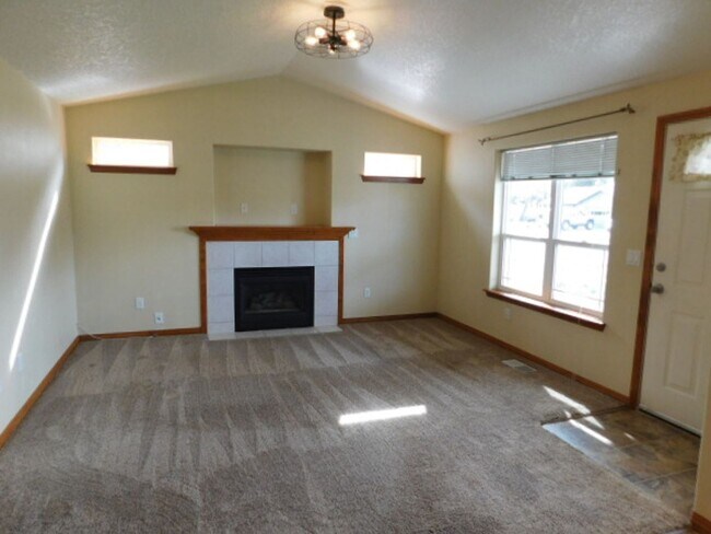 Photo - 2Bd/1.5Ba Single Story House - Available t...