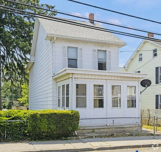 Building Photo - 228 Lincoln St Rental