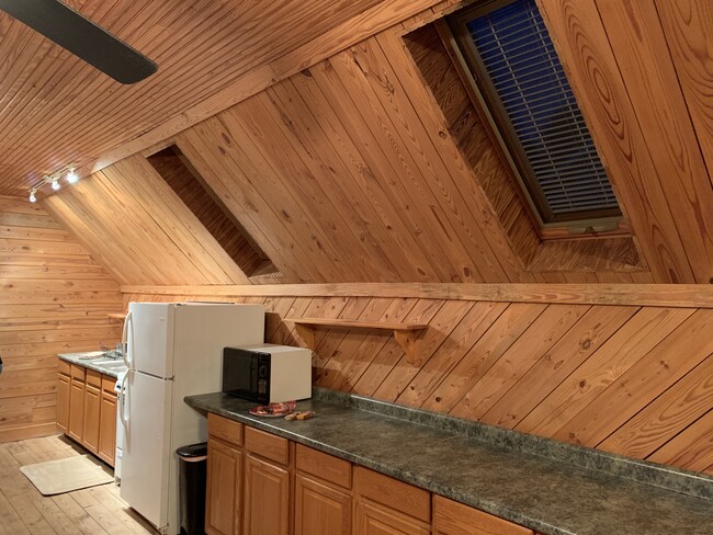 Skylights over kitchenette - 224 Amber Sky Dr Unit 224 b