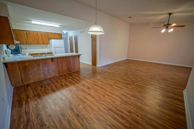 Photo - 910 Alliegood Ct