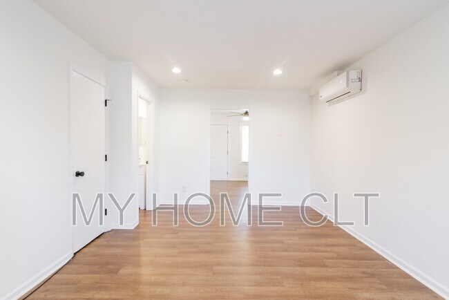 Photo - 929 Cantwell St