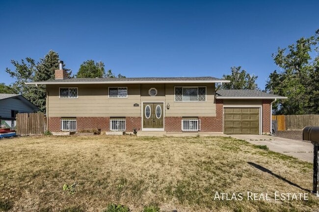 Photo - 538 Raemar Cir House