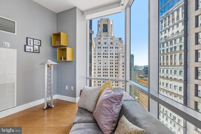 Photo - 1414 S Penn Square Unidad 30A