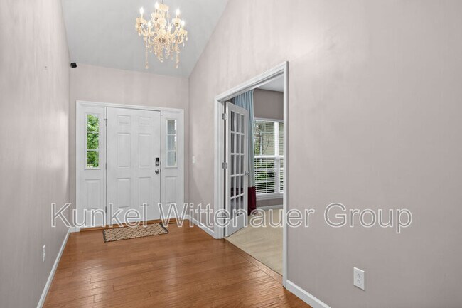 Photo - 105 Forest Oaks Dr