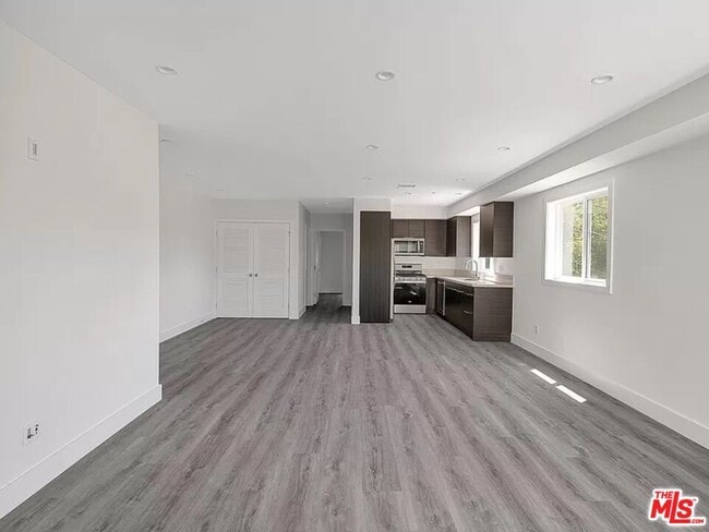 Photo - 5750 Kester Ave