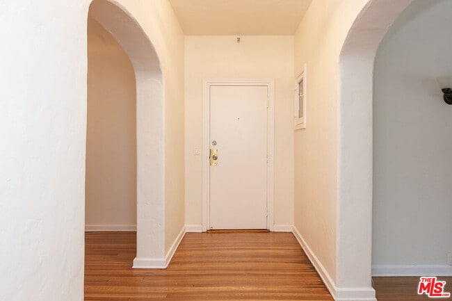 Photo - 181 S Sycamore Ave Unidad 201