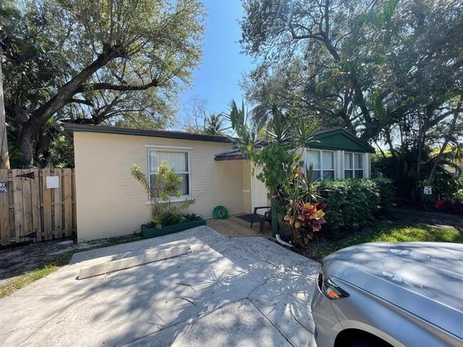 Photo - 410 SW 7th St Unidad 1