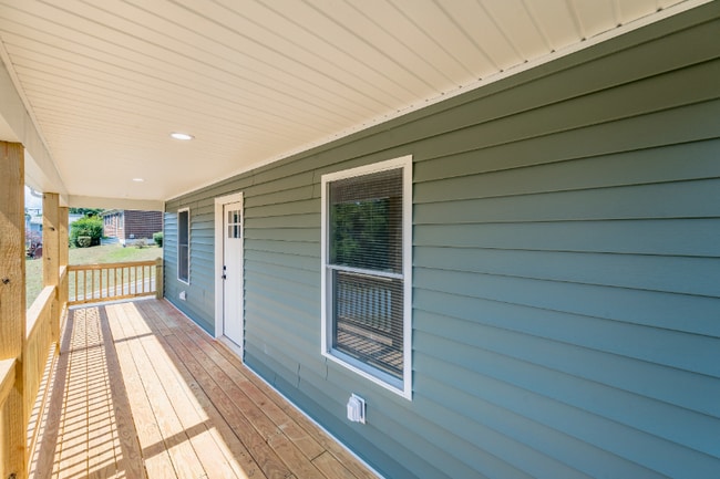 Photo - 1020 Pansy St