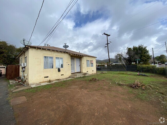 Building Photo - 1942 E Lincoln Ave Rental