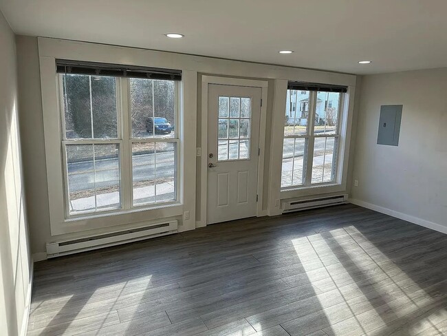 Building Photo - 16-20 Elm St Unit 16