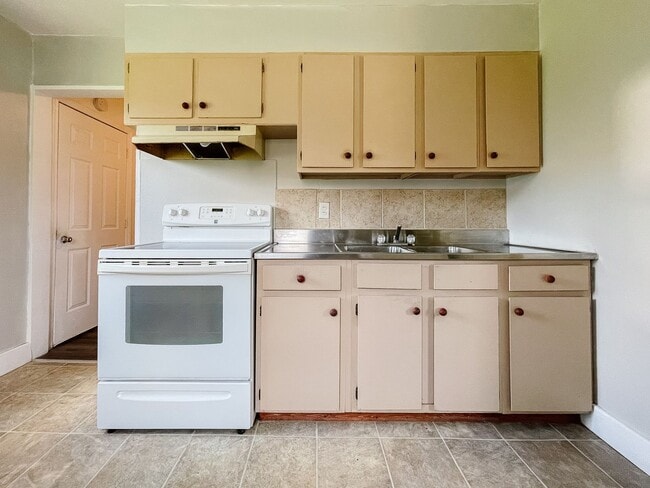 Photo - Walking Distance to Cooley Park-2 Bed House