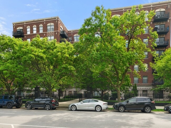 Building Photo - 4537 S Drexel Blvd Rental