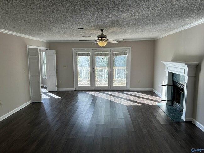 Building Photo - 550 Farmingdale Rd SE