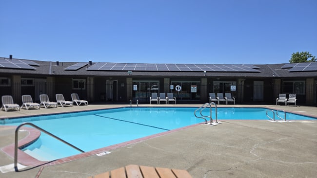 Photo - 2525 Flosden Rd