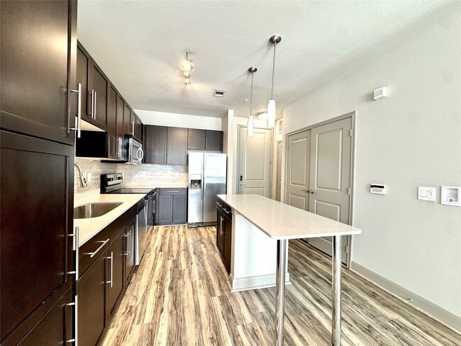 Building Photo - 3788 Richmond Ave. Unit 1150 Rental