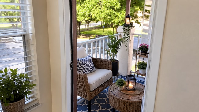 Building Photo - Beautiful 2/2 Condo x Rent close to Airport and Downtown Orlando!