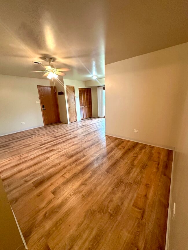 Photo - 465-479 N School St