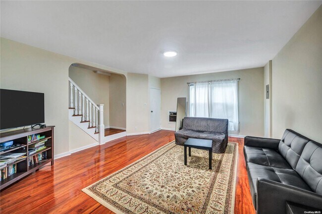 Photo - 25-76-76 47th St