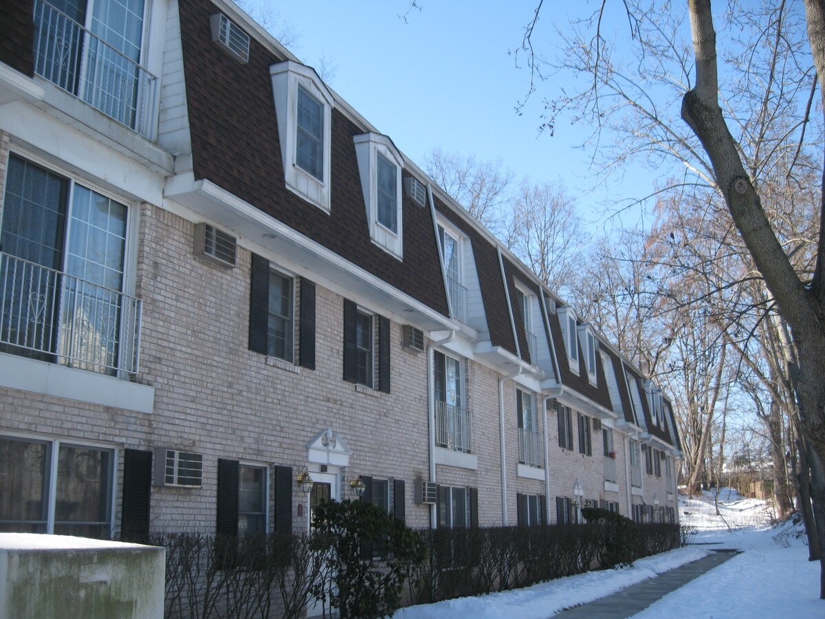 Sutton Place Apartments - Sutton Place Apartments