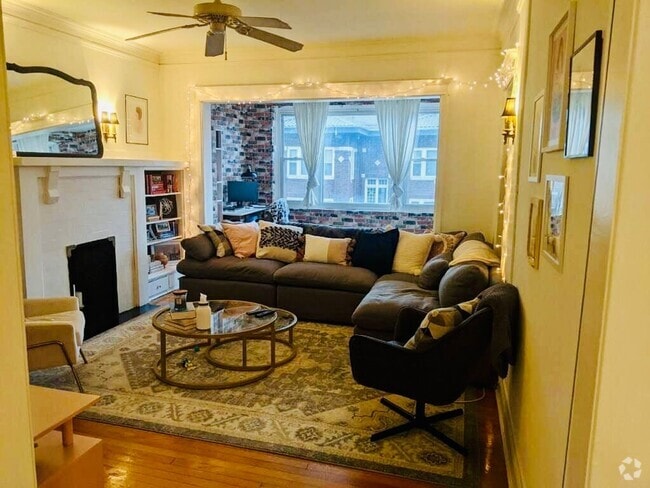 Building Photo - 3619 N Pine Grove Ave Unit 3 Rental