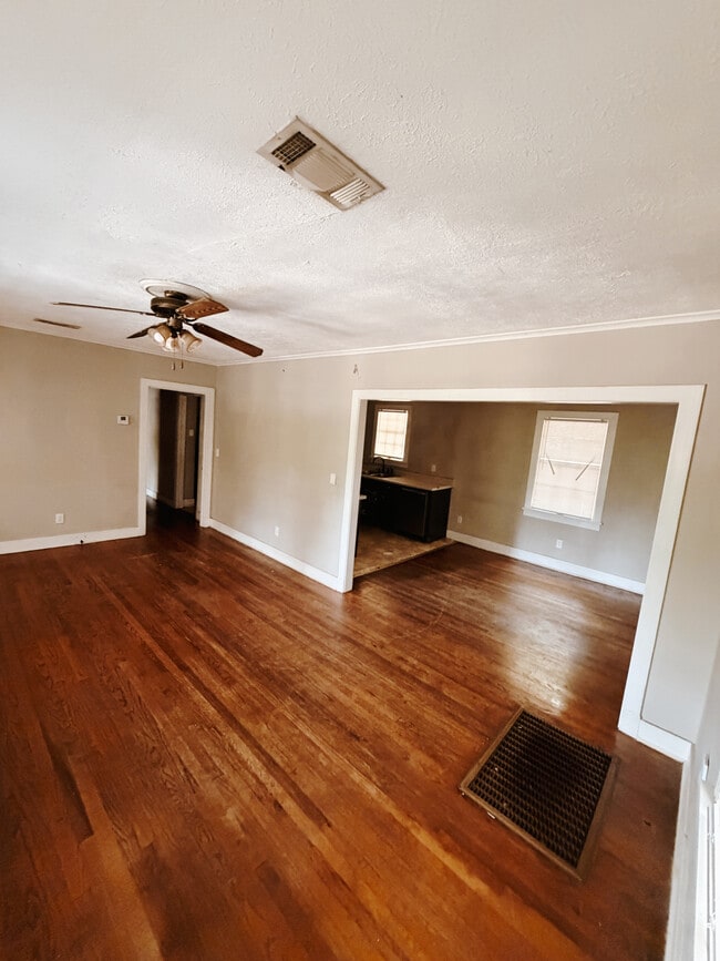 Photo - 815 6th Ave N