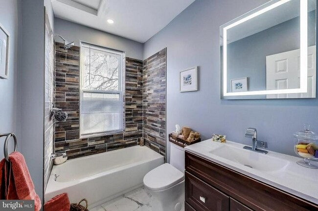 Photo - 517 Columbia Rd NW