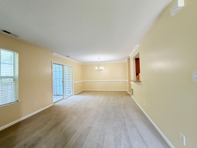 Photo - Bright 2 bed end unit Williamsburg