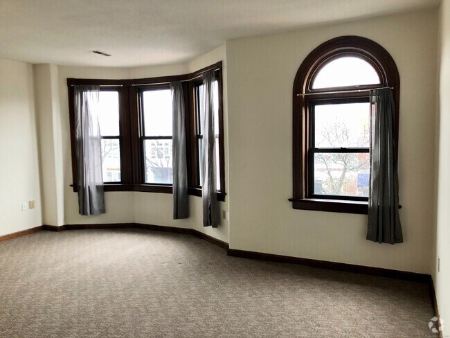 Building Photo - 483 Main St Unit 3 Rental